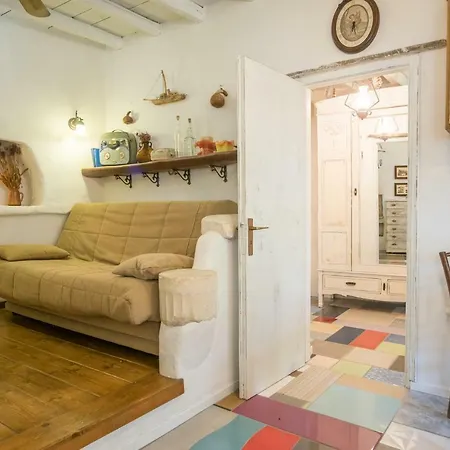 Lägenhetshotell Anthippi (adults Only)