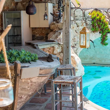 Anthippi (adults Only) Paro