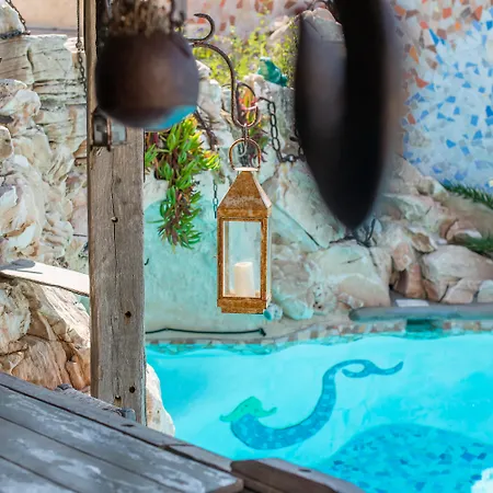 Anthippi (adults Only) Paro