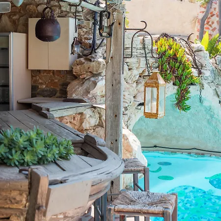 Anthippi (adults Only) 3* Paro